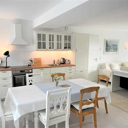 Strandlaeufer Mit Meerblick Und Balkon *