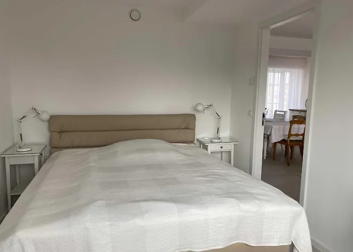 Strandläufer Mit Meerblick Und Balkon *